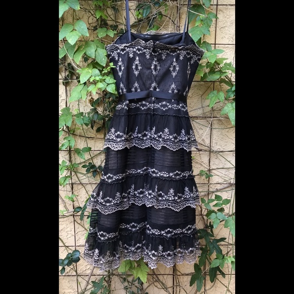 BCBG MAX AZRIA Embroidered Prom Dress / Evening Attire Black & Cream Sz.… - Picture 7 of 10